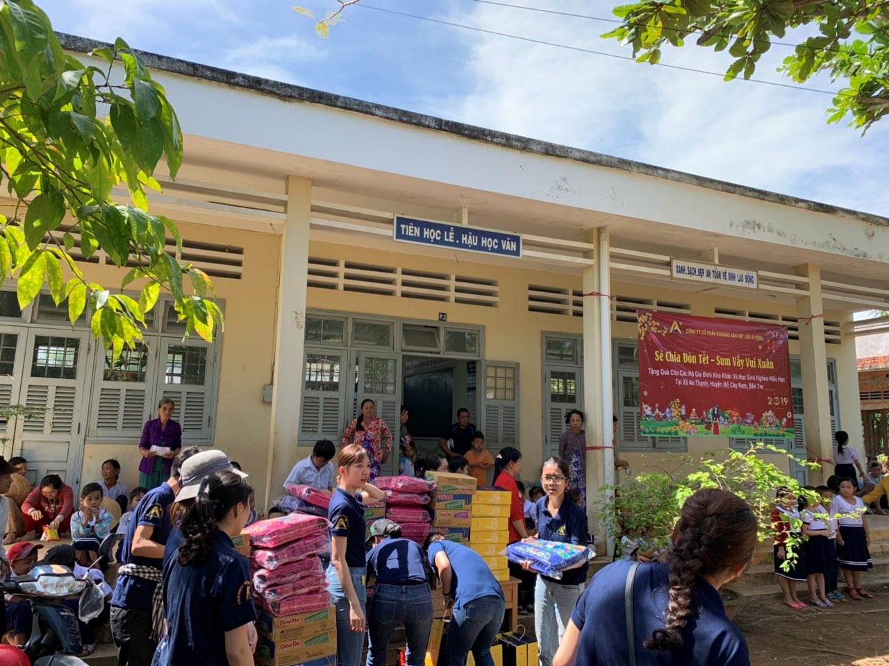 The staff of A Plus Corp prepared the gifts – Photo by A Plus Corp