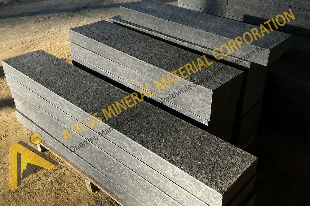 Basalt kerbs/palisades