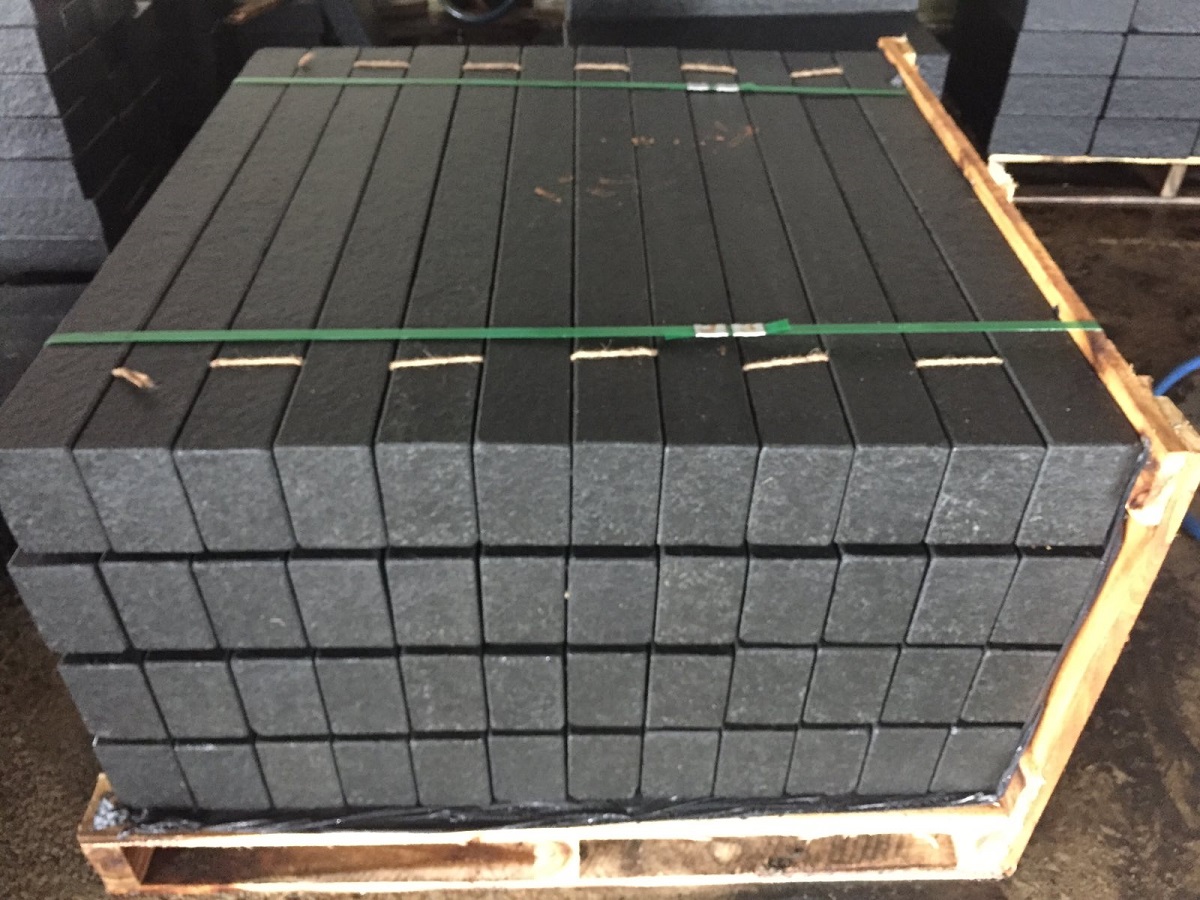 Basalt kerbs/palisades