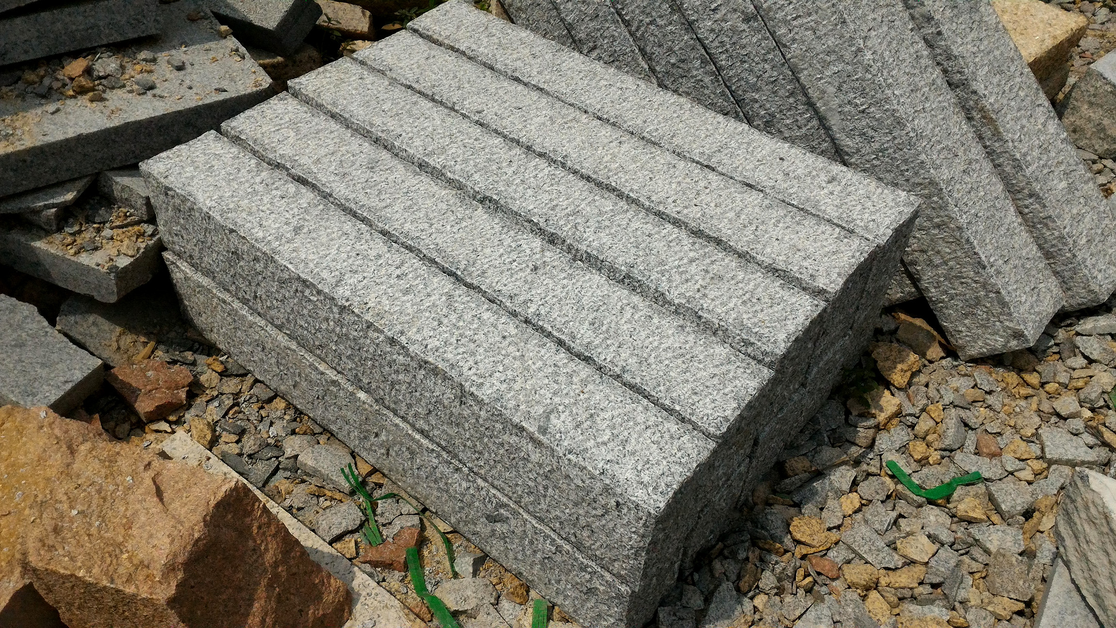 Granite kerbs/palisades