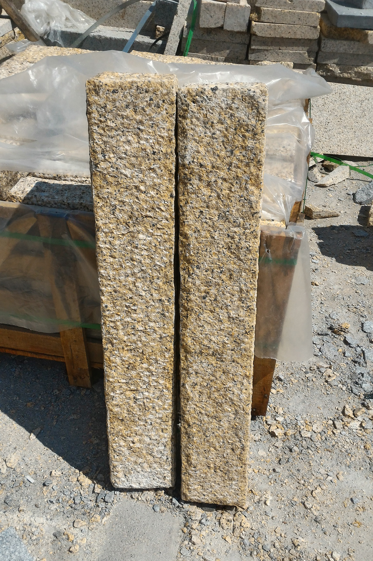 Granite kerbs/palisades